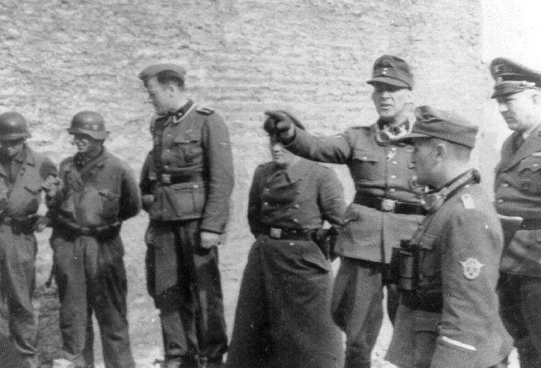 Stroop addressing his men during the Warsaw uprising